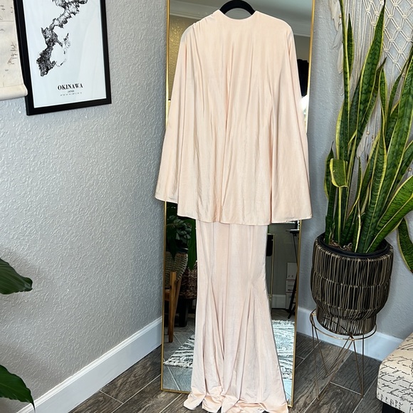 House of CB ‘Naiara’ Blush Cape Gown NWOT - Picture 8 of 10